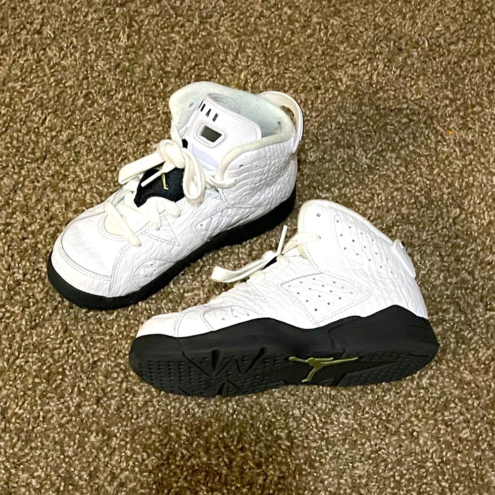 Jordan 6 Retro boys sneaker